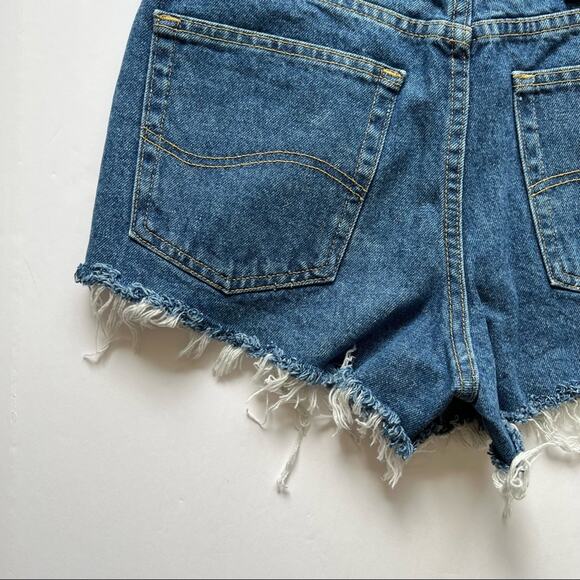 Vintage LEE Denim Shorts 32" High Rise Distressed‎ Hem Blue Jean Shorts - Picture 6 of 12